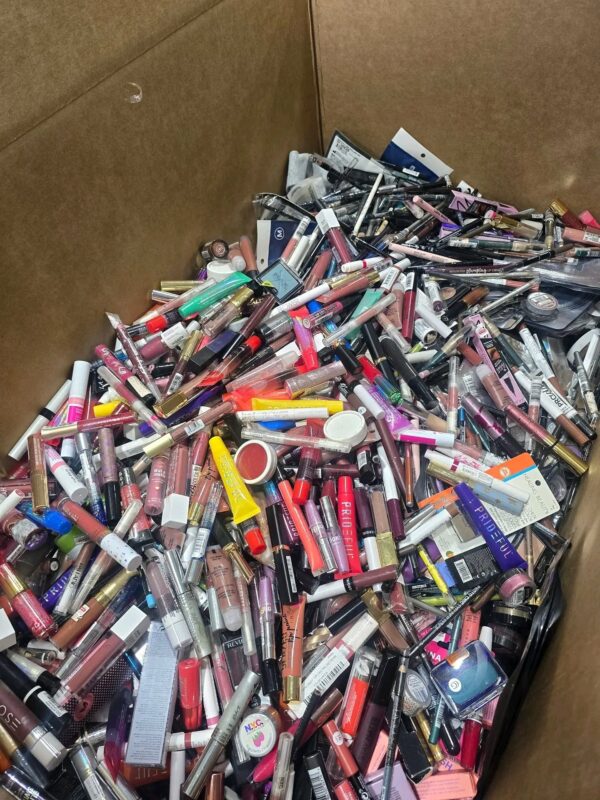 Name Brand Makeup (Polish load ) - Image 16