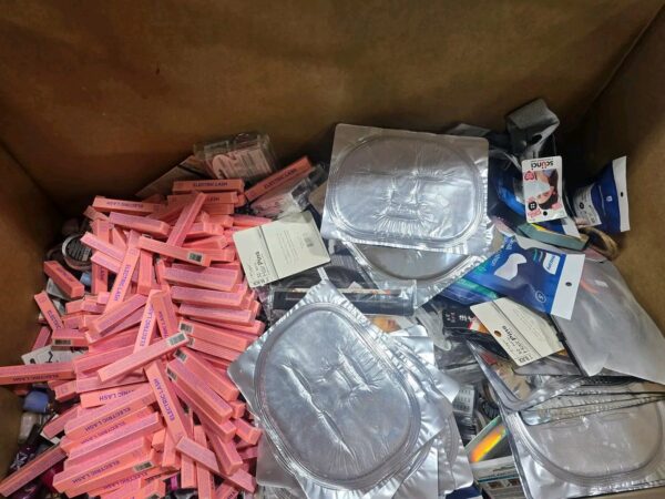 Name Brand Makeup (Polish load ) - Image 3